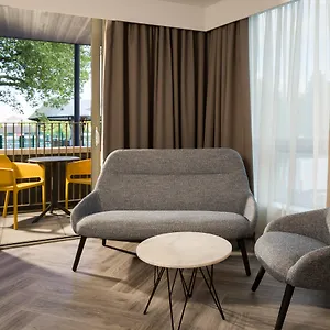 Roomzzz Stratford Aparthotel